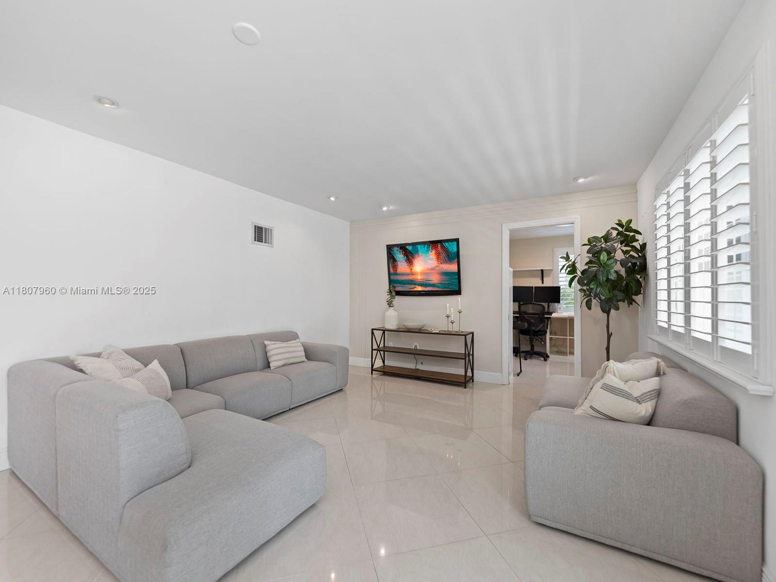 5930 SW 13th Ter