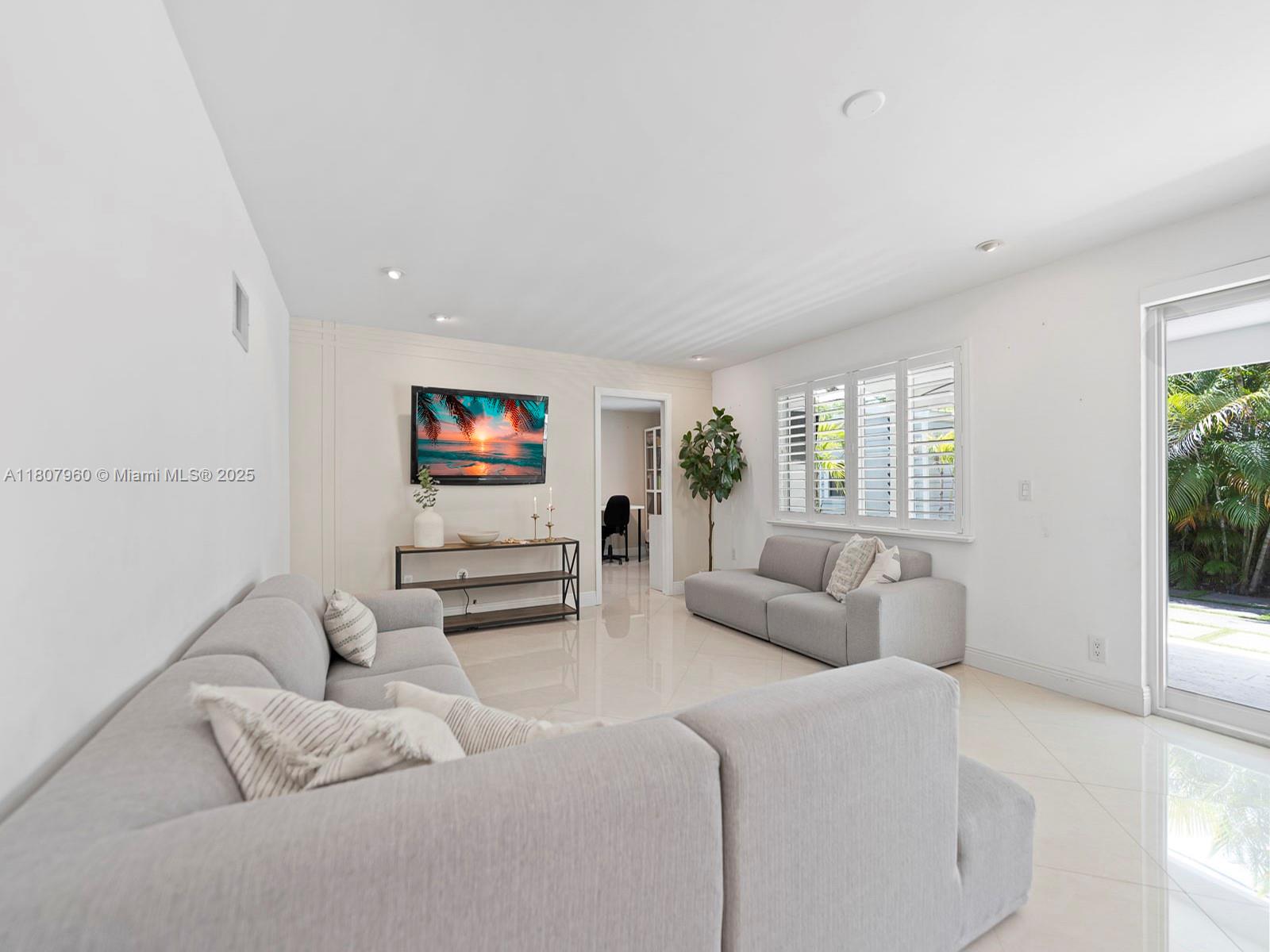 5930 SW 13th Ter