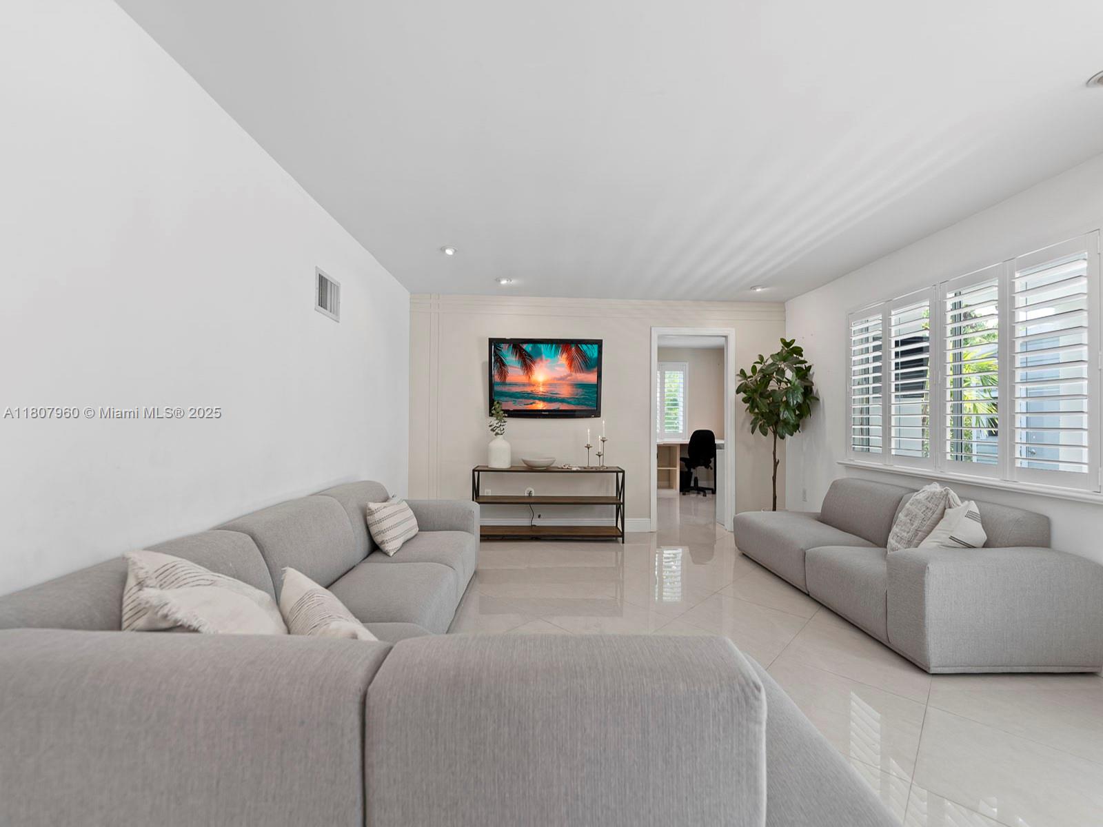 5930 SW 13th Ter