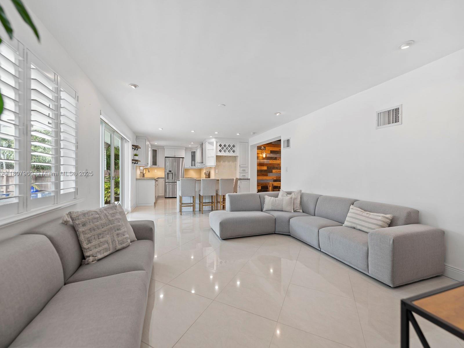 5930 SW 13th Ter