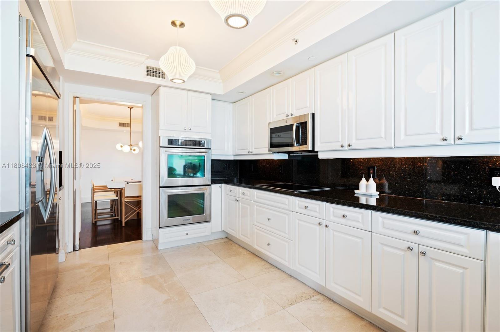 765 Crandon Blvd # 407