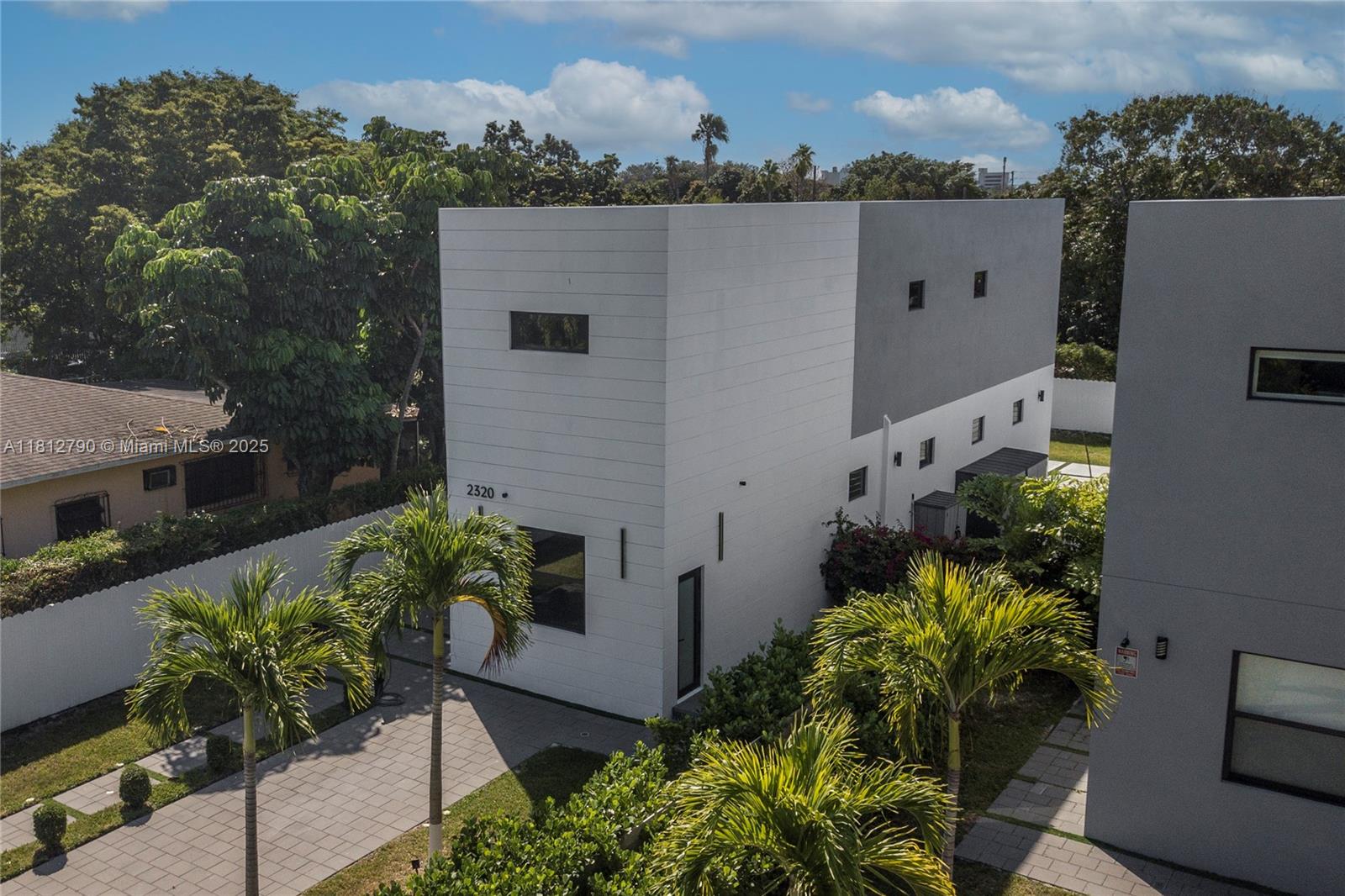 2320 SW 14th St