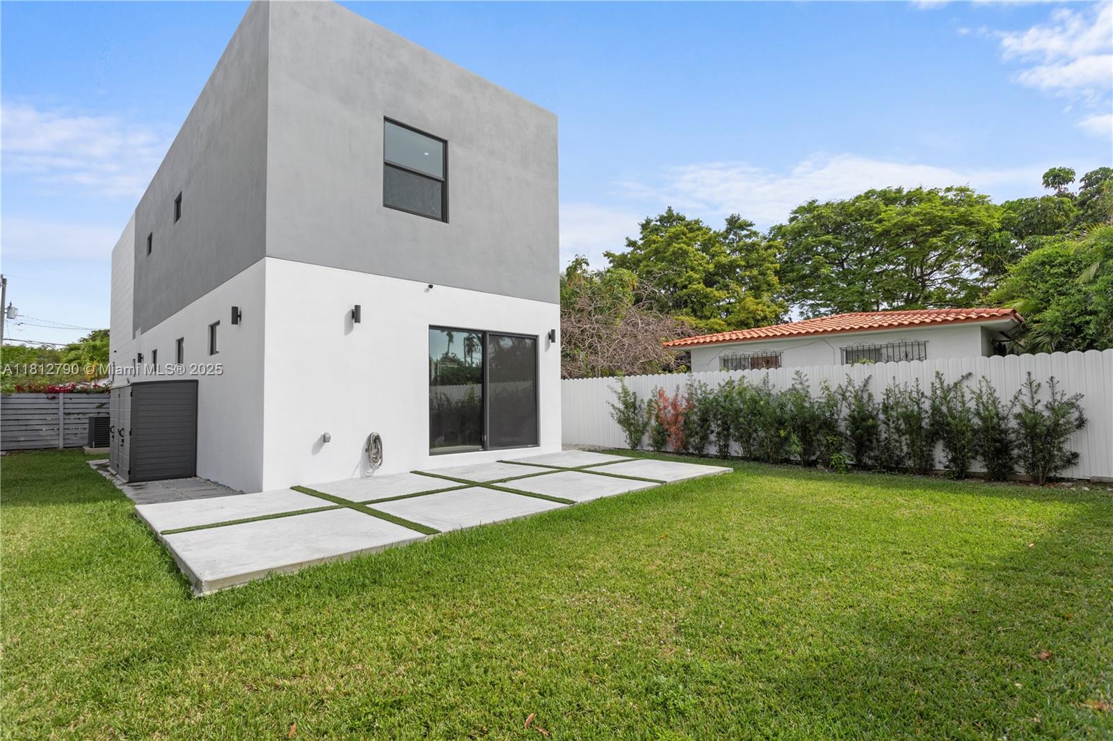 2320 SW 14th St