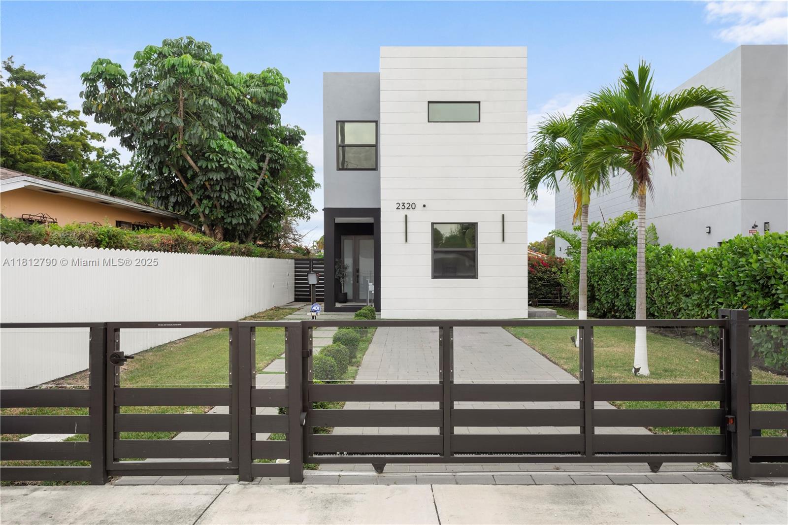 2320 SW 14th St