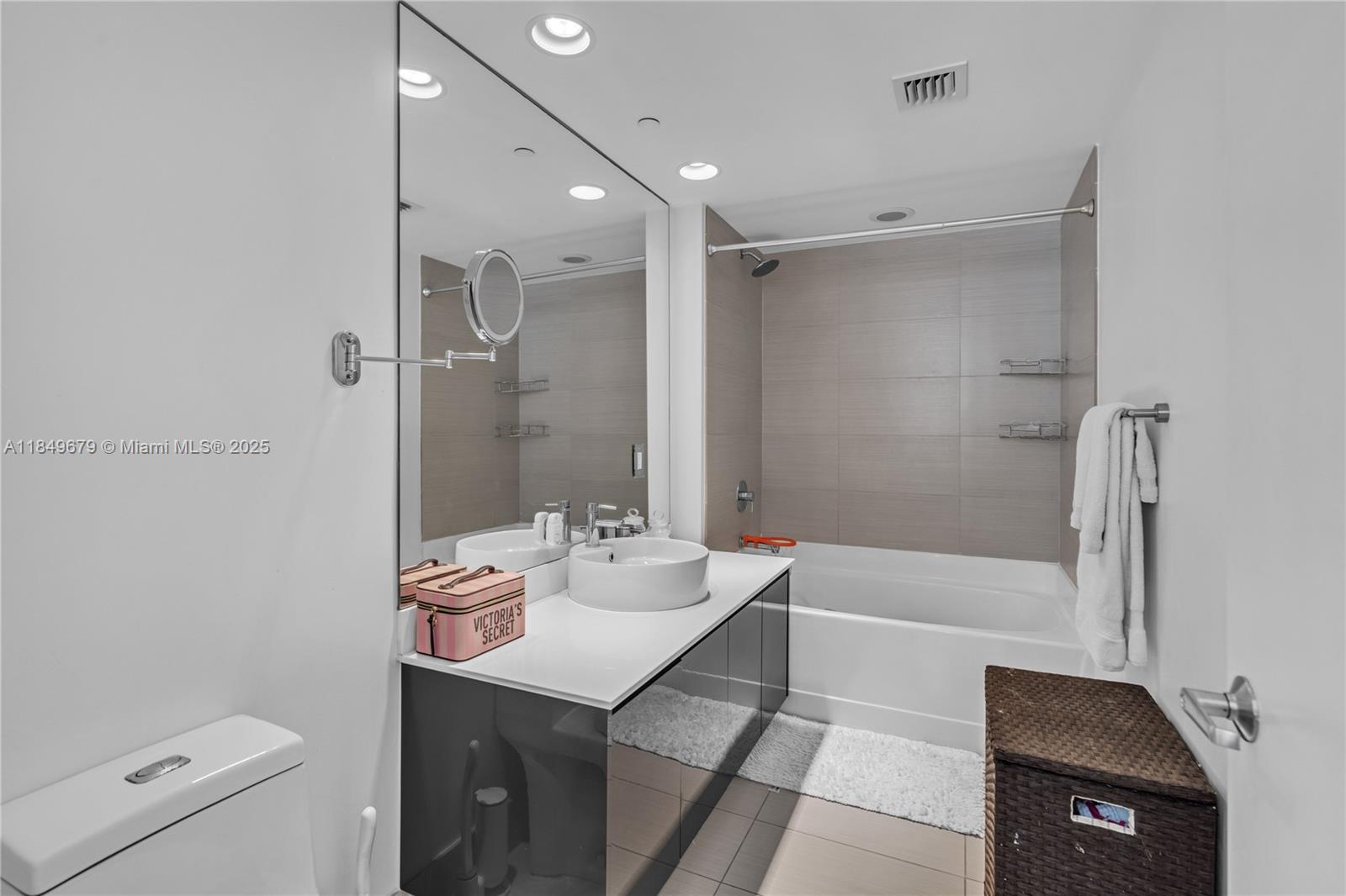 31 SE 6th St # 702