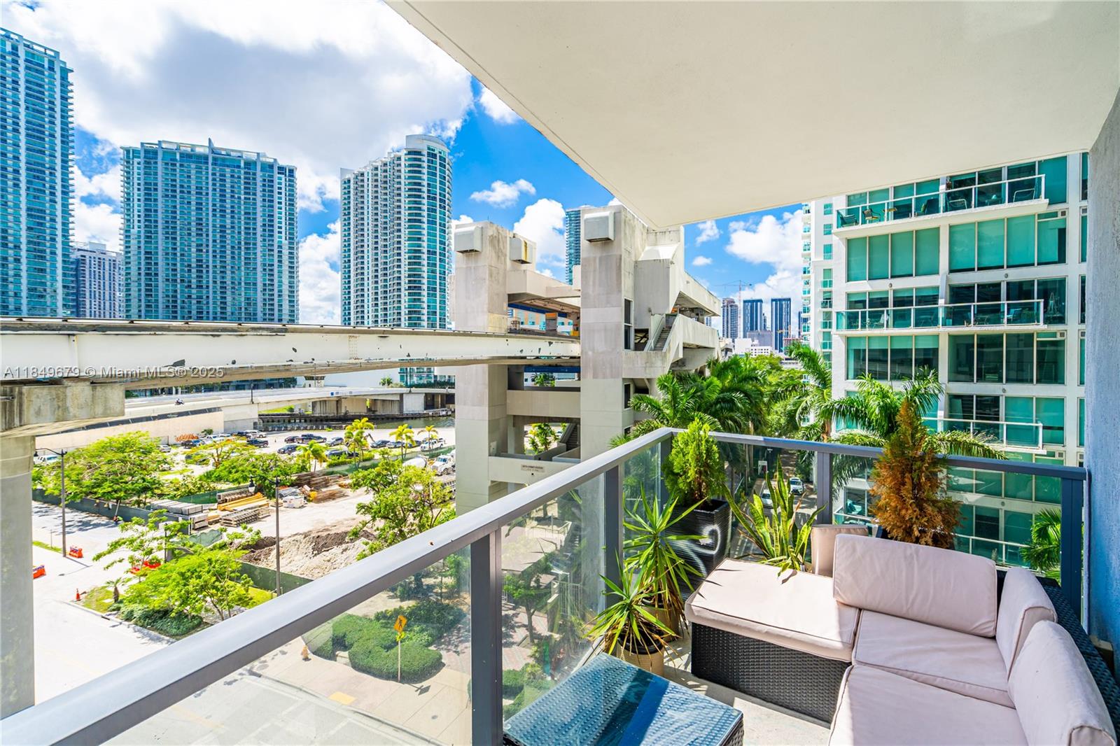 31 SE 6th St # 702