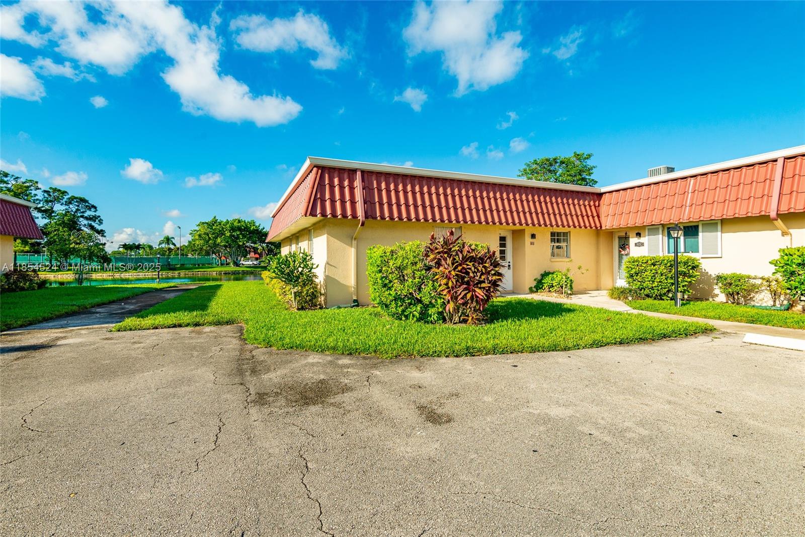 604 Laconia Cir # B