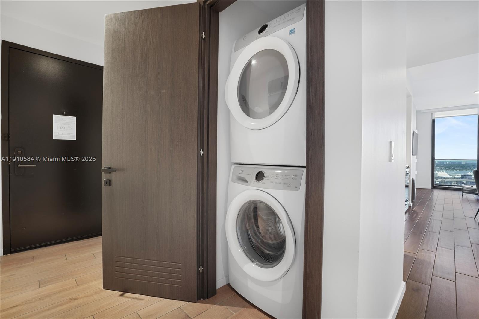 398 NE 5th St # 1811