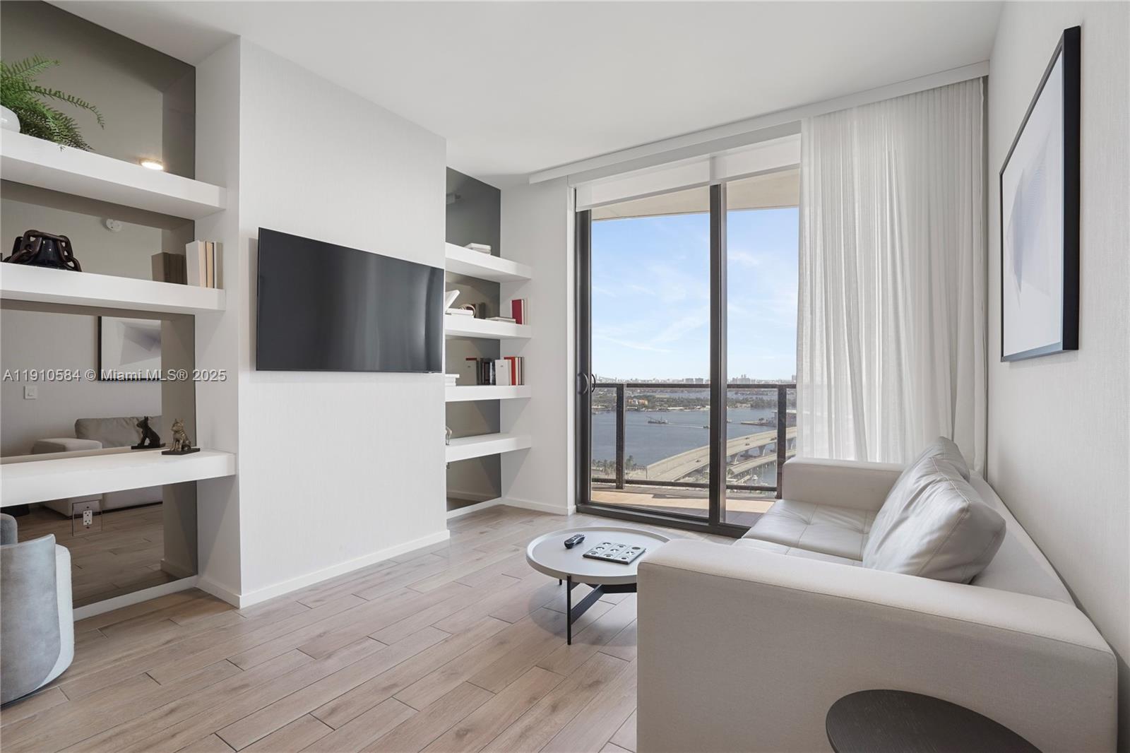 398 NE 5th St # 1811