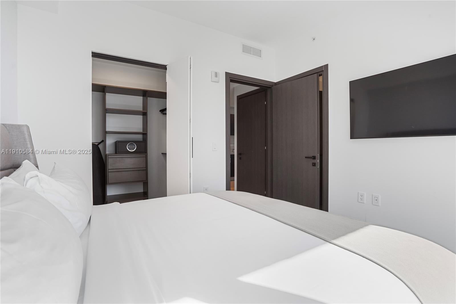 398 NE 5th St # 1811