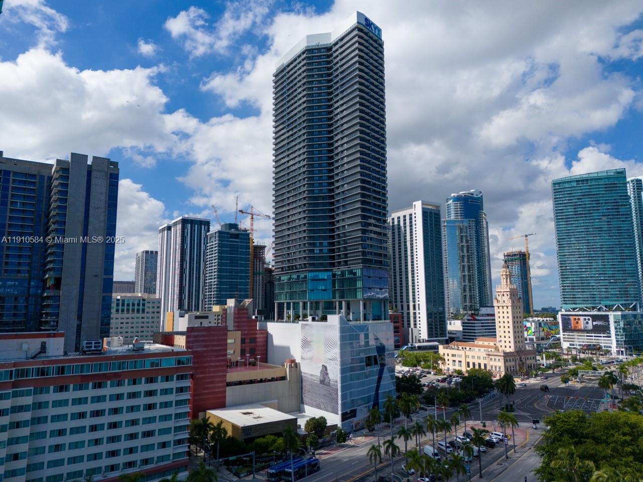 398 NE 5th St # 1811