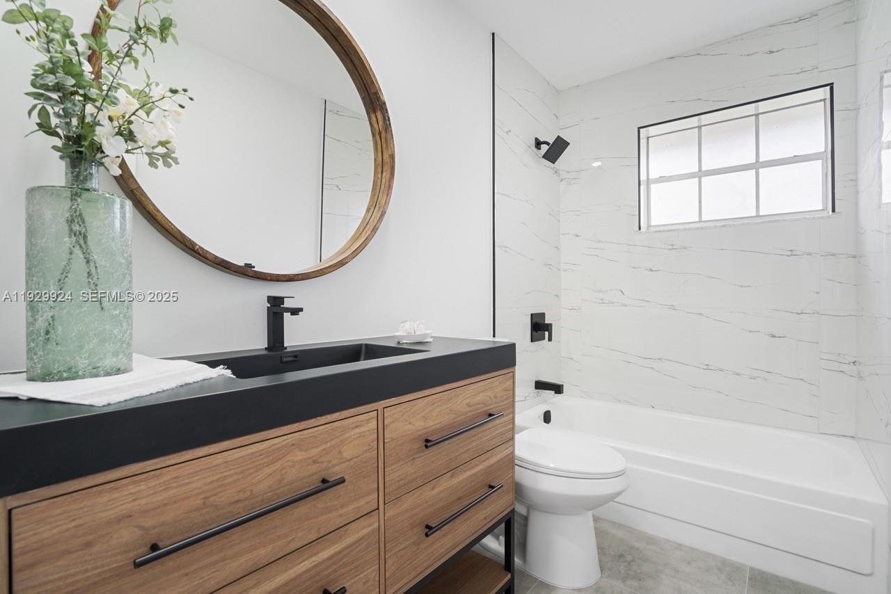 737 Nantucket Cir # B