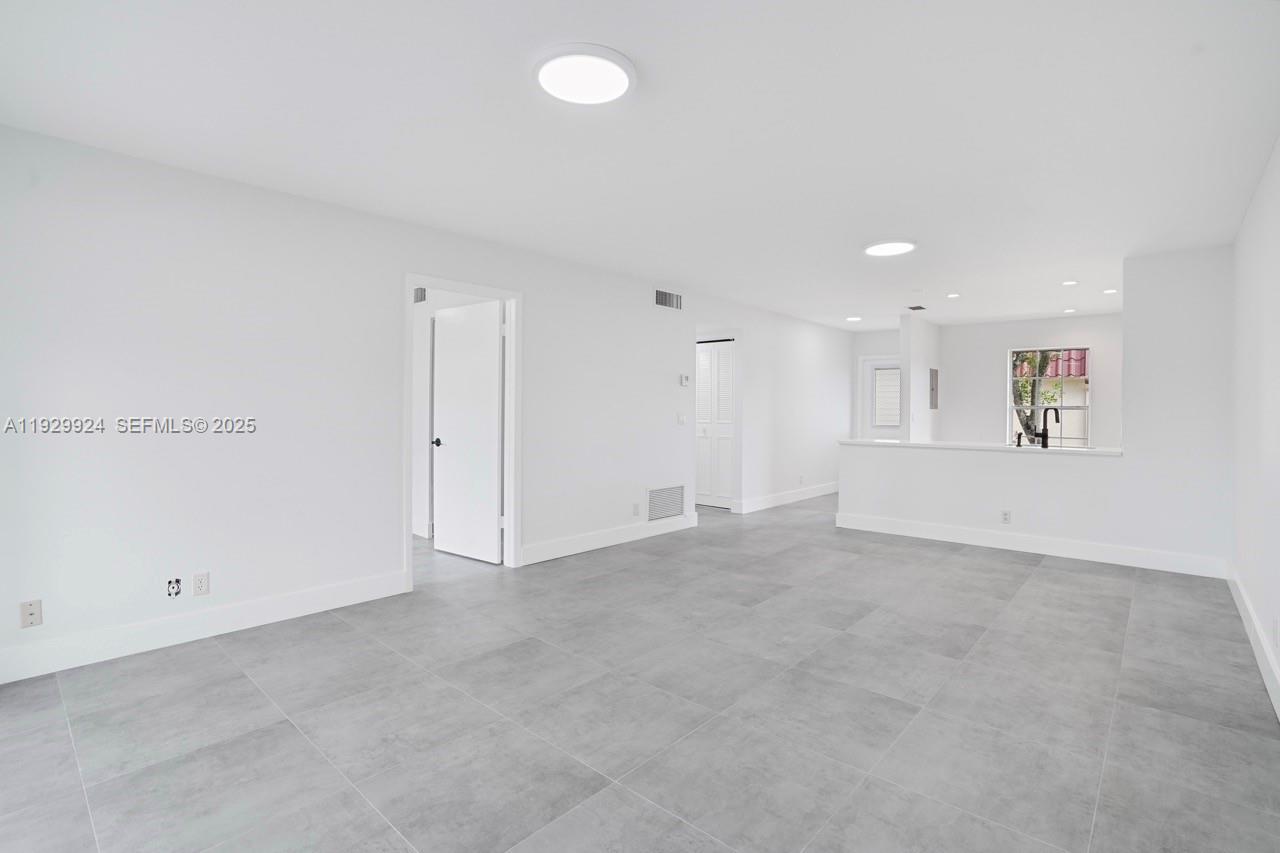 737 Nantucket Cir # B