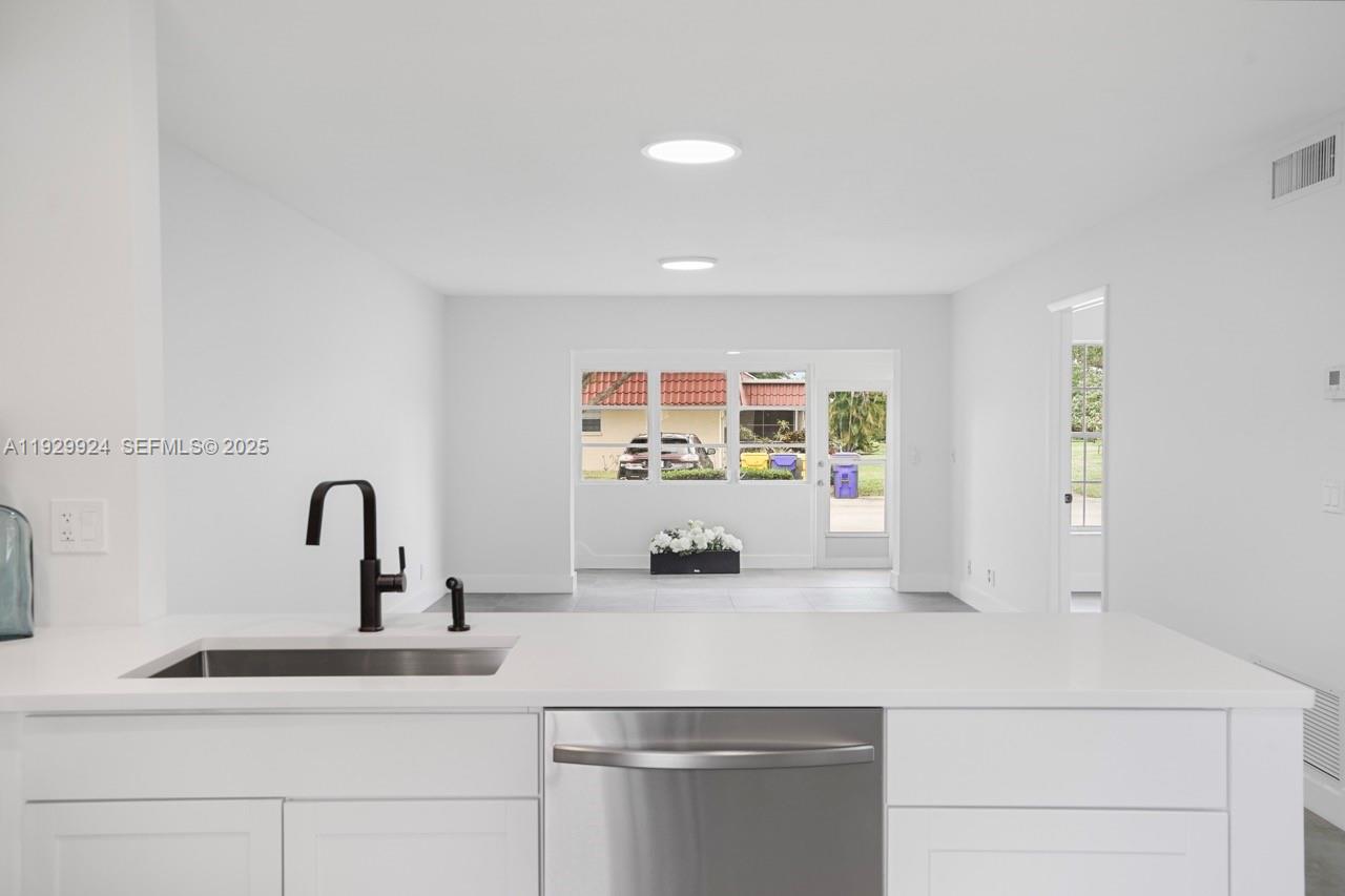 737 Nantucket Cir # B