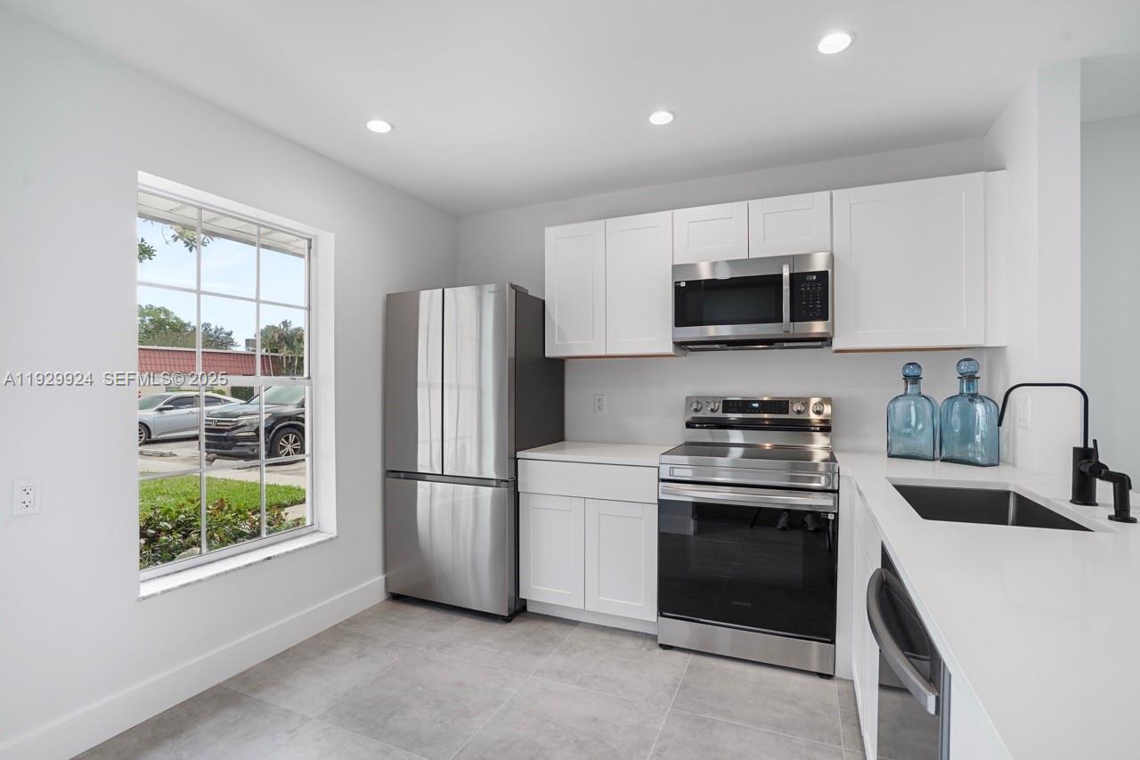 737 Nantucket Cir # B