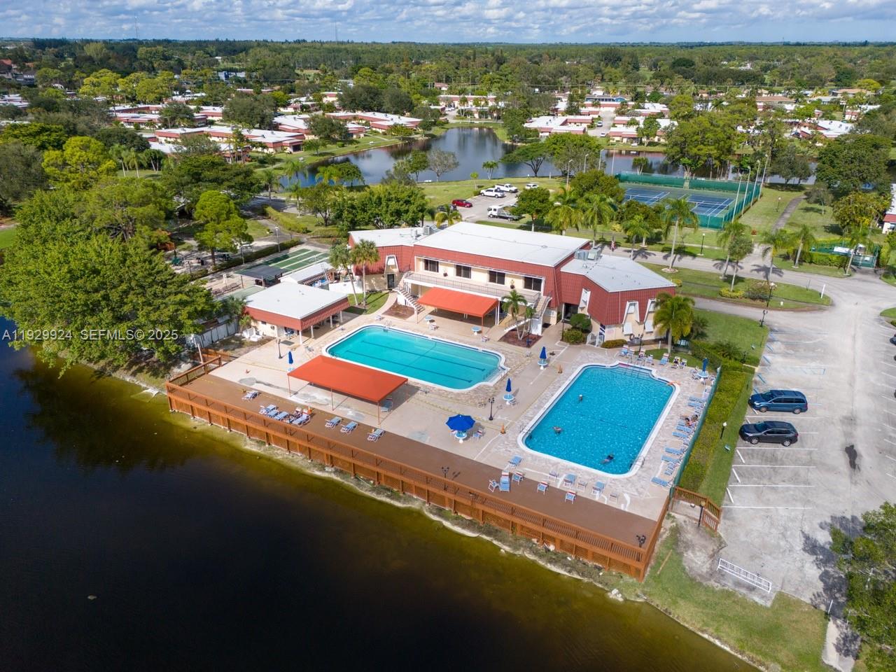 737 Nantucket Cir # B