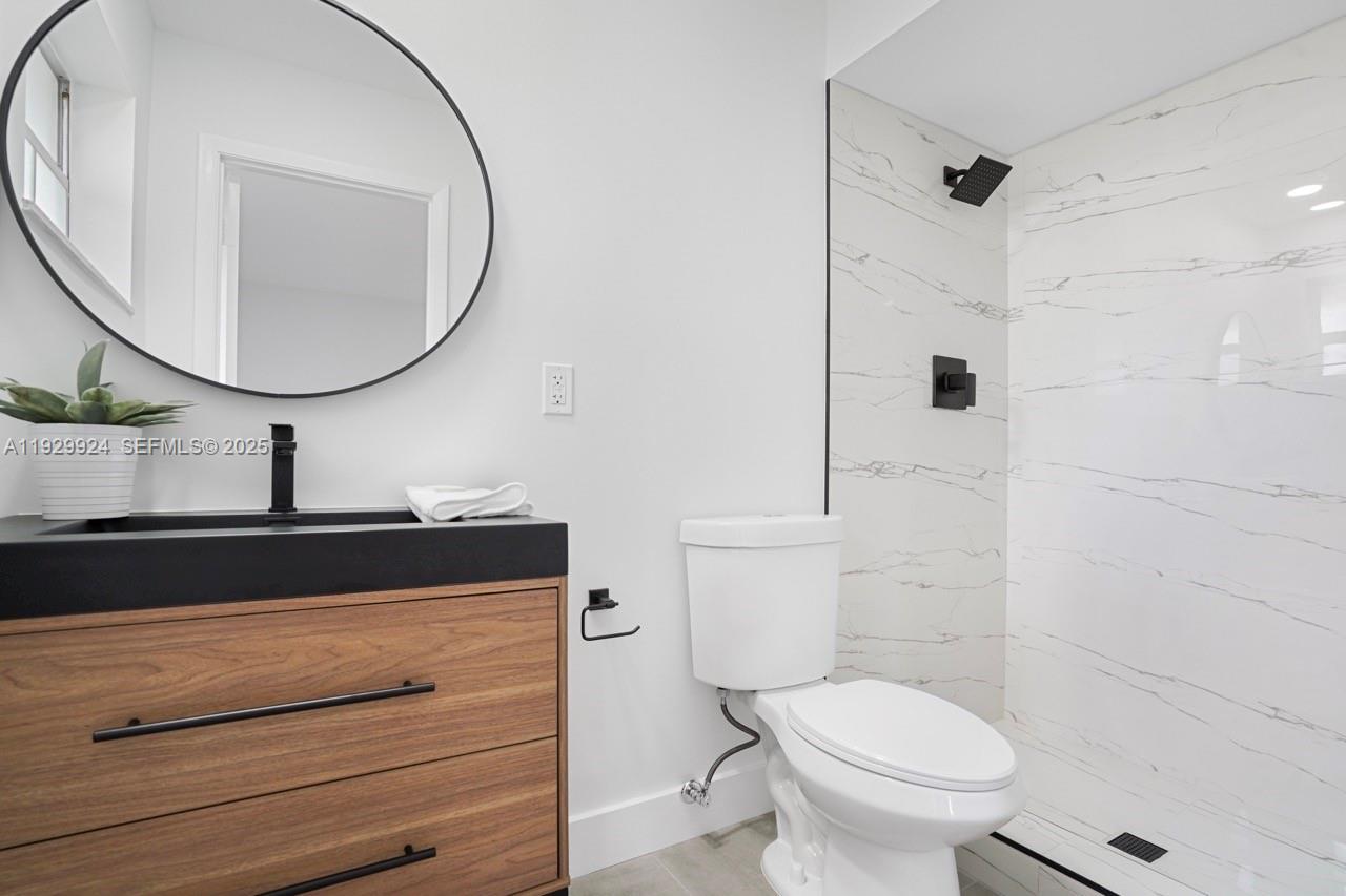 737 Nantucket Cir # B