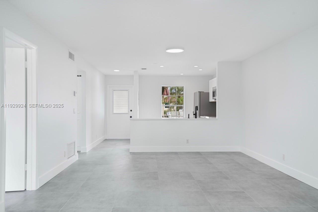 737 Nantucket Cir # B