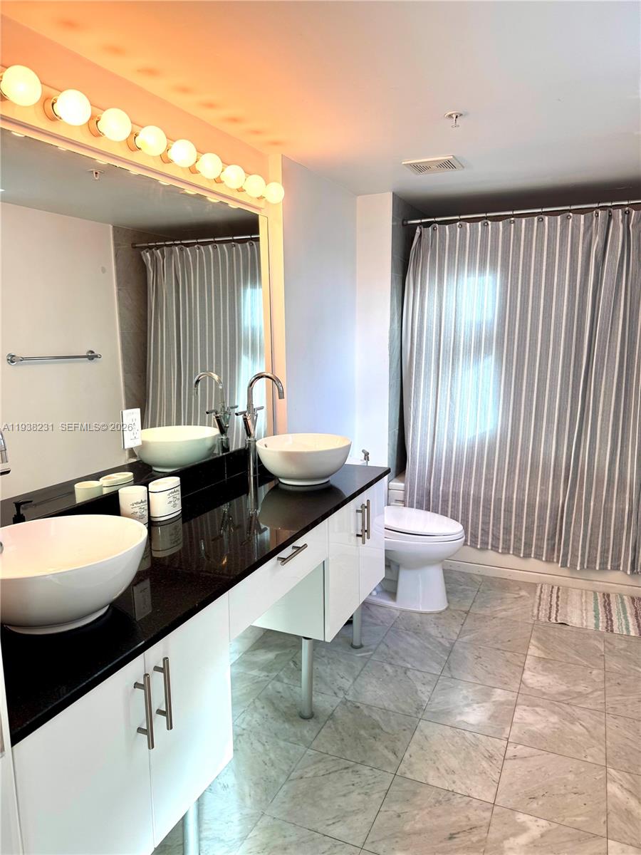 31 SE 5th St # 2710