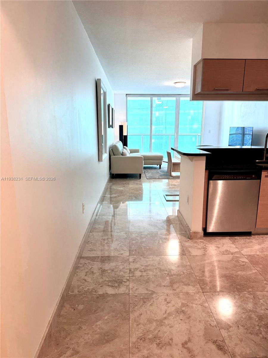 31 SE 5th St # 2710