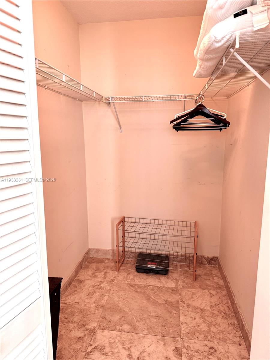 31 SE 5th St # 2710