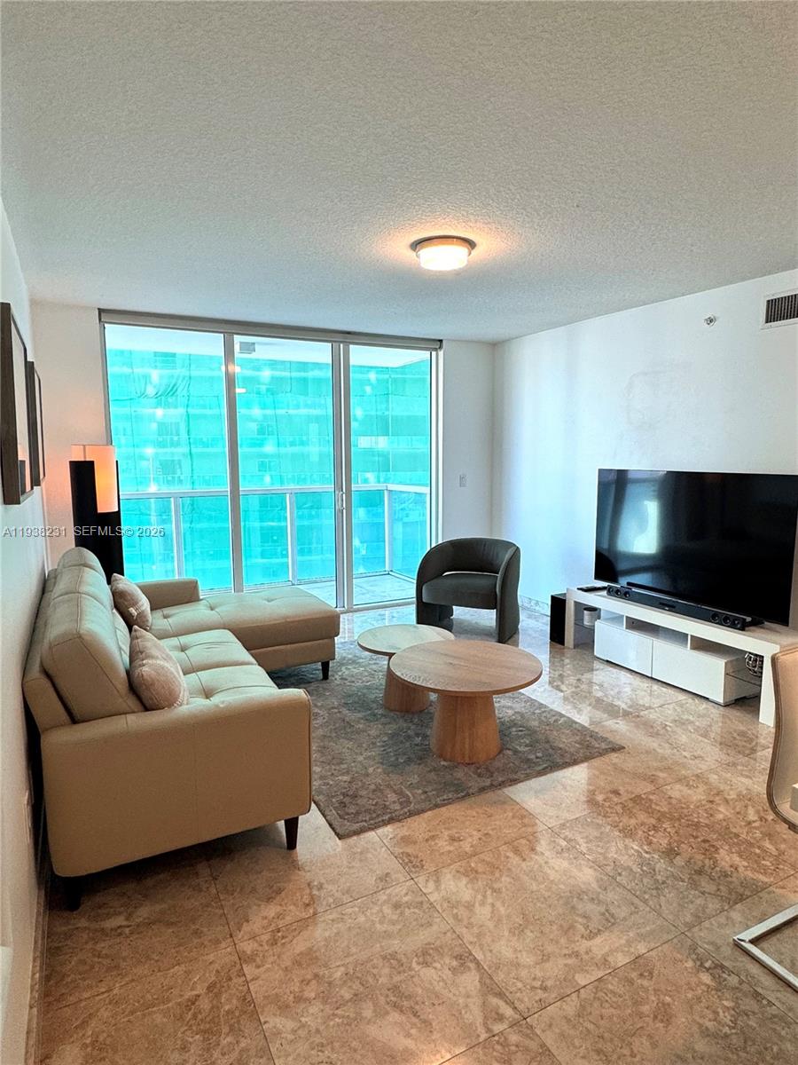 31 SE 5th St # 2710