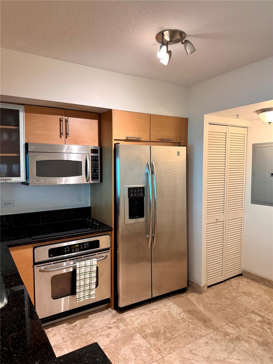 31 SE 5th St # 2710