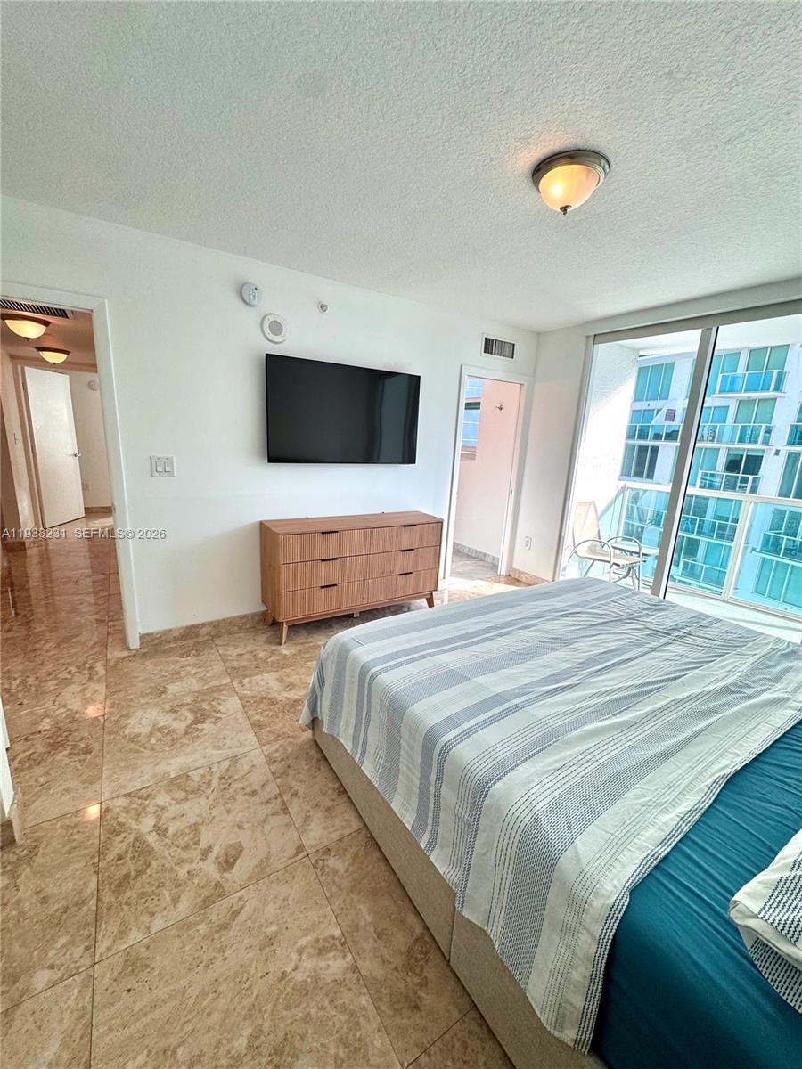 31 SE 5th St # 2710