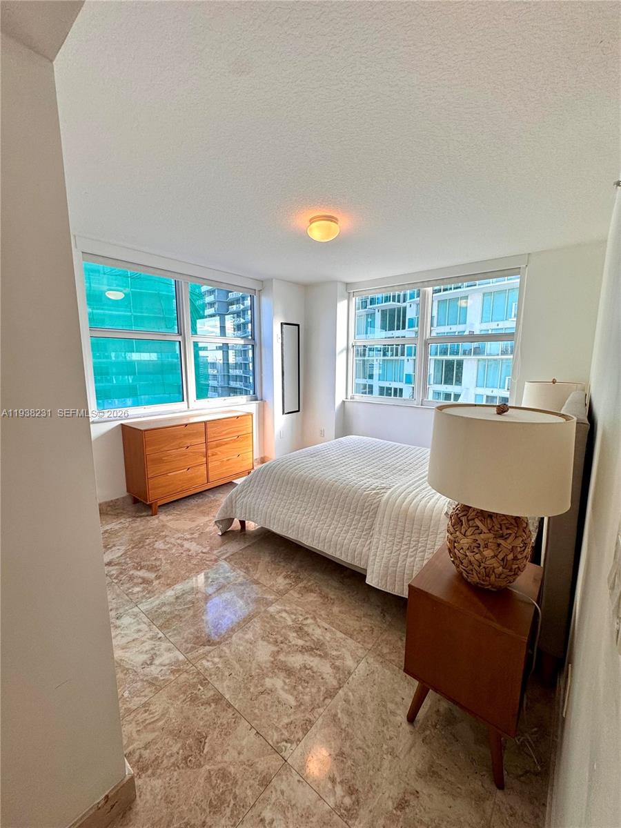31 SE 5th St # 2710