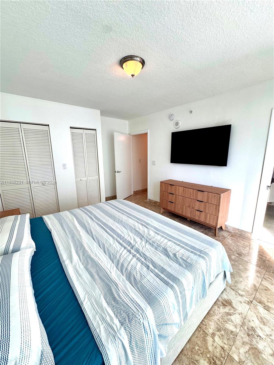 31 SE 5th St # 2710