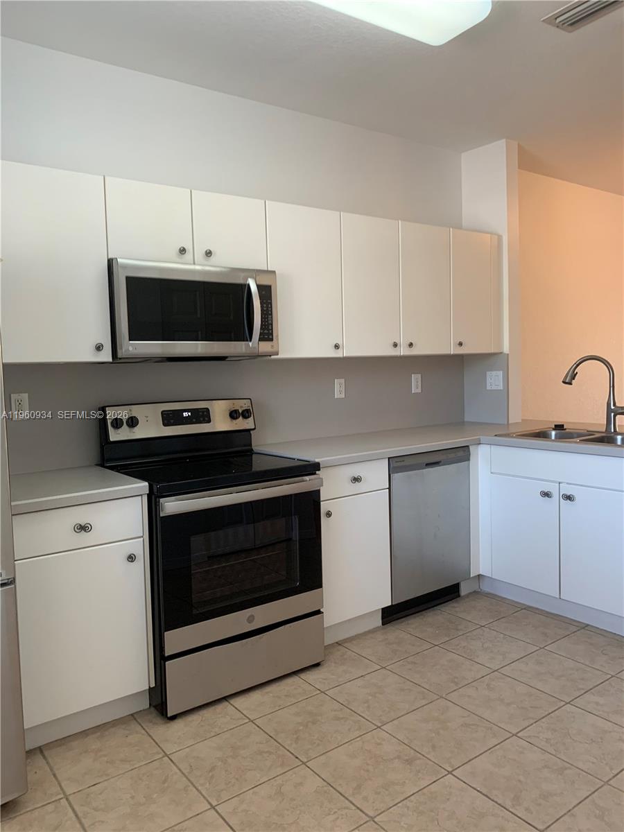 5610 NW 114th Pl # 205
