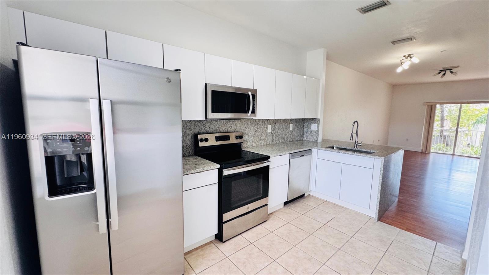 5610 NW 114th Pl # 205