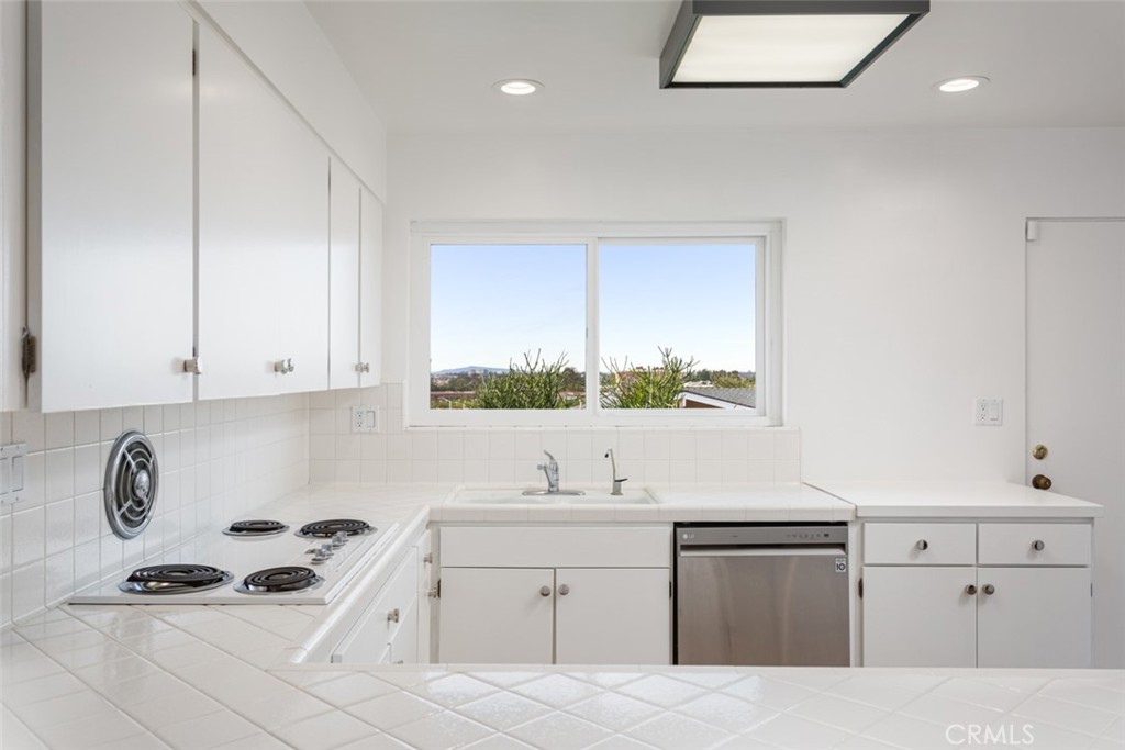 1007 White Sails Way