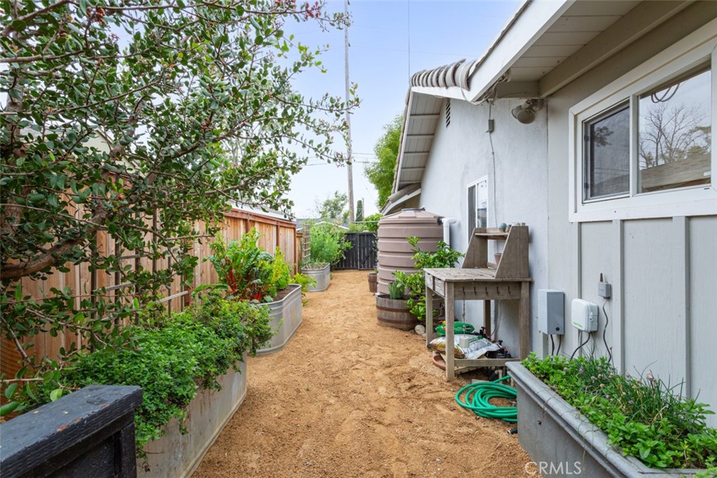 2054 Monrovia Avenue