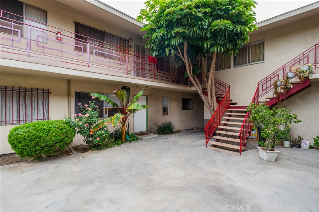 901 Linden Avenue 8