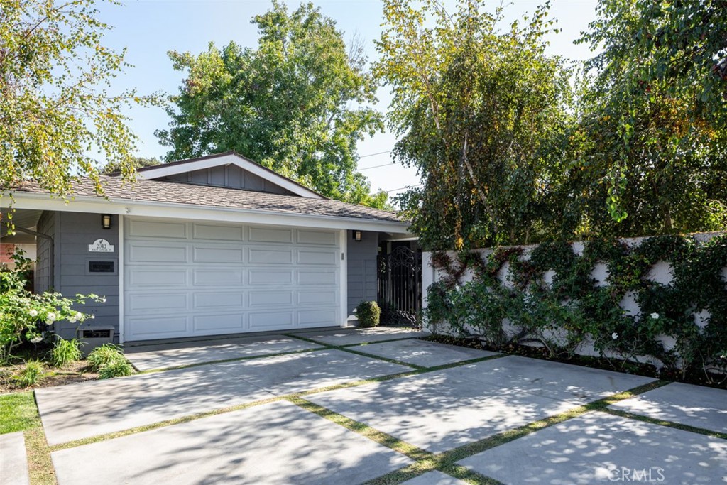 2043 N Capella Court