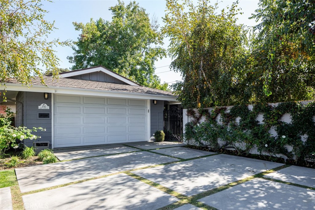 2043 N Capella Court