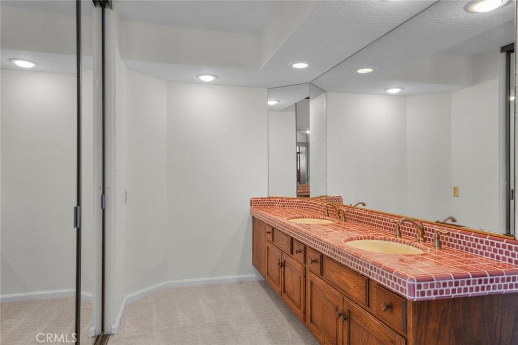 981 Bayside Cove 405