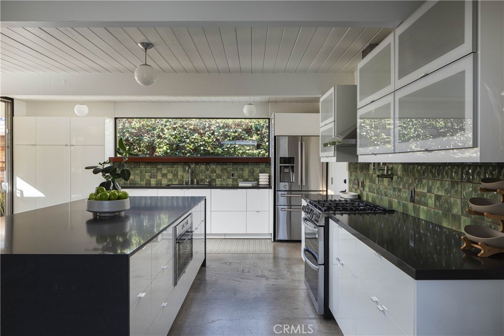 896 S Woodland