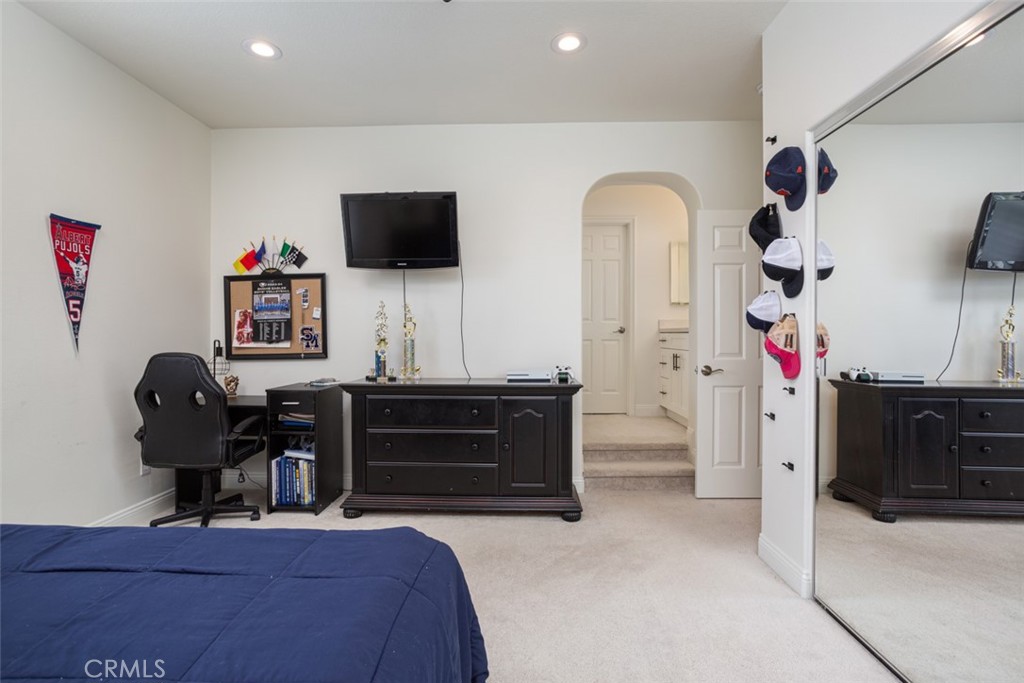 8 Hubbard Way