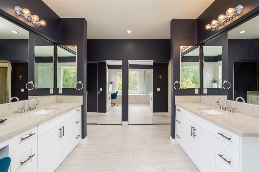 8 Hubbard Way