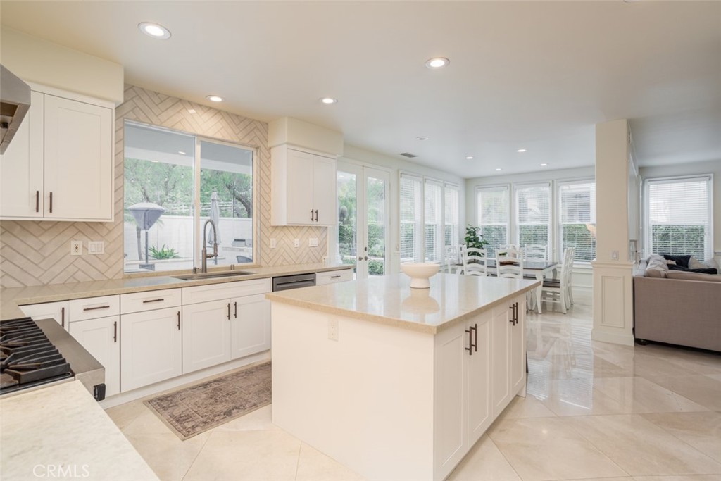 8 Hubbard Way