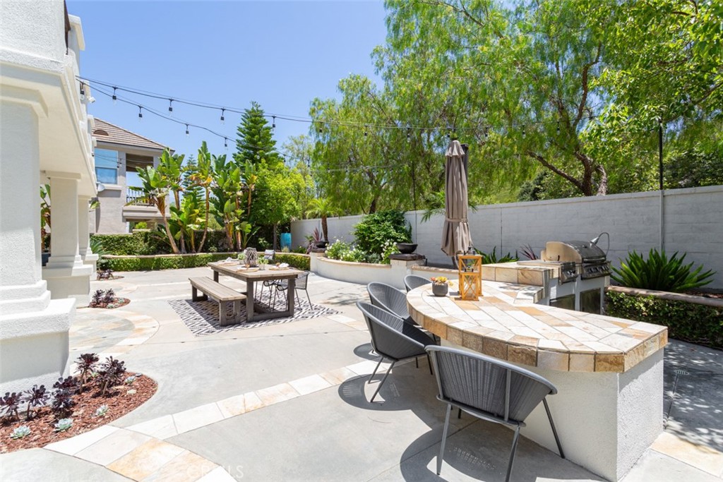 8 Hubbard Way