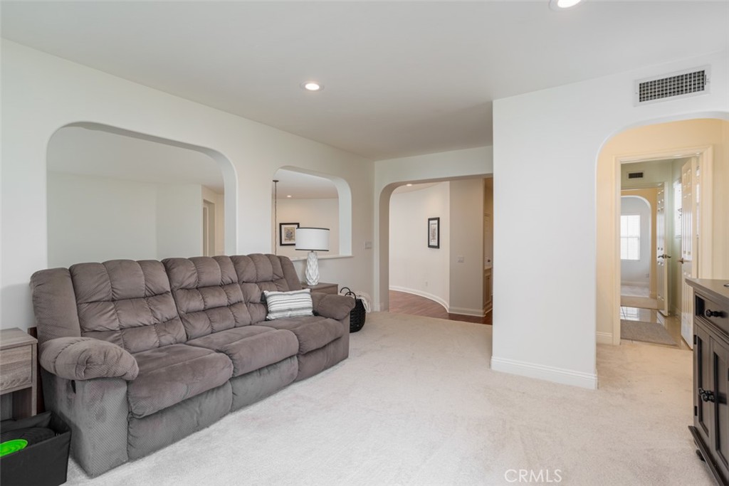 8 Hubbard Way