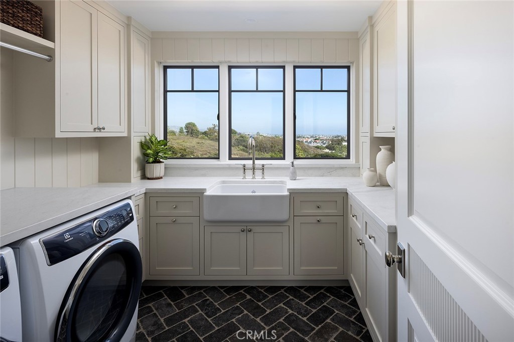 702 Saint James Place