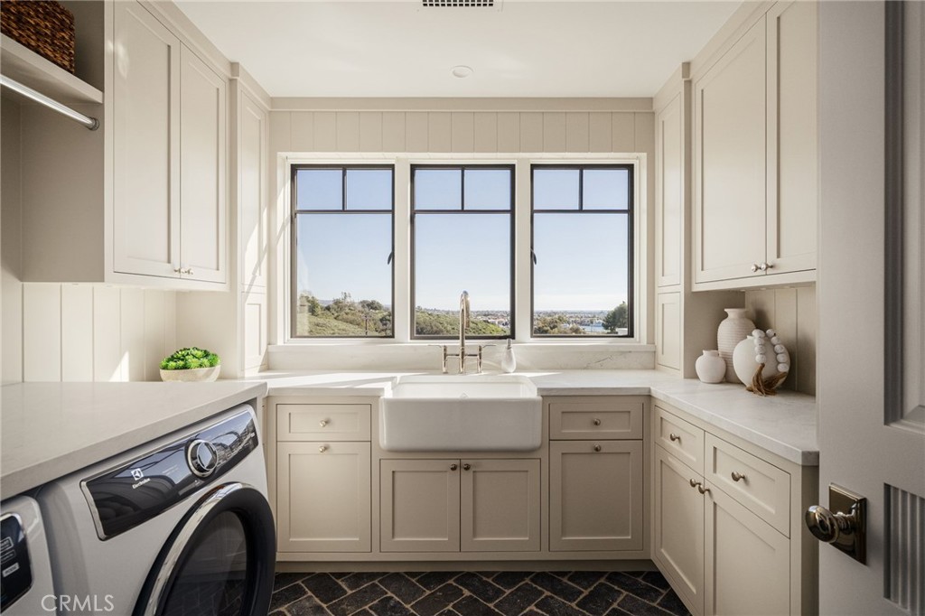 702 Saint James Place