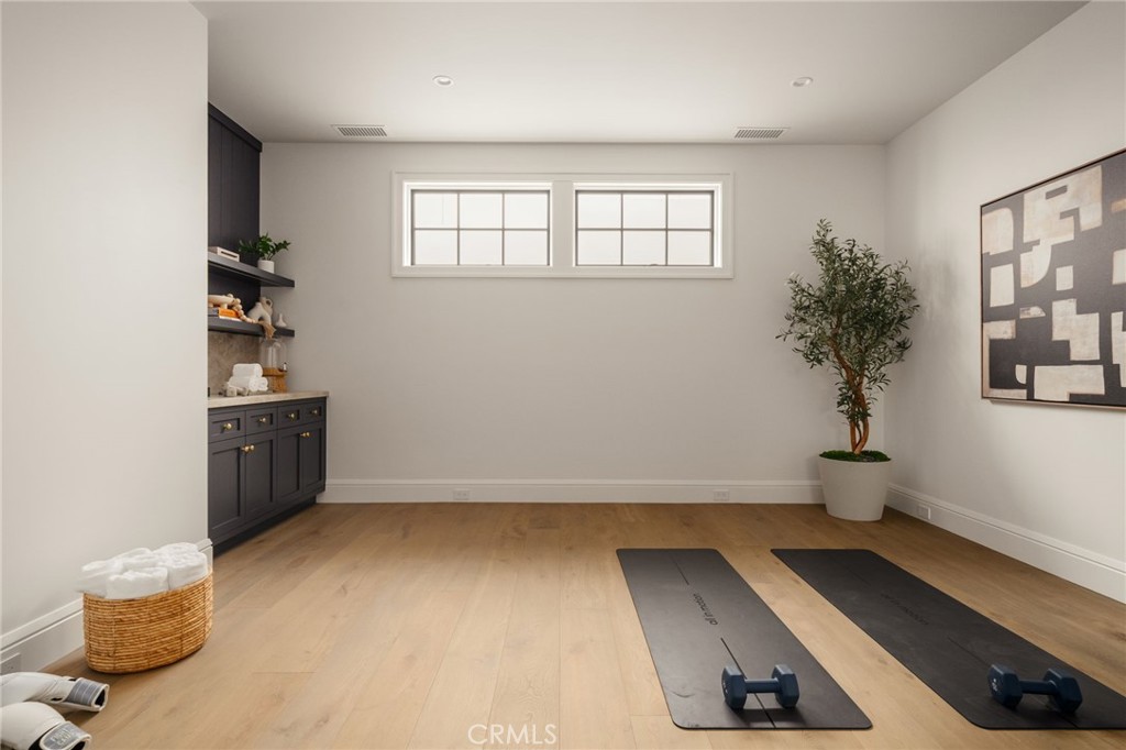 702 Saint James Place