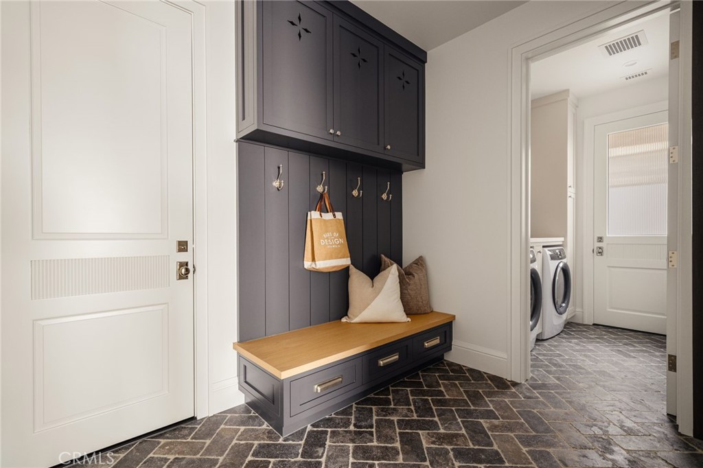 702 Saint James Place