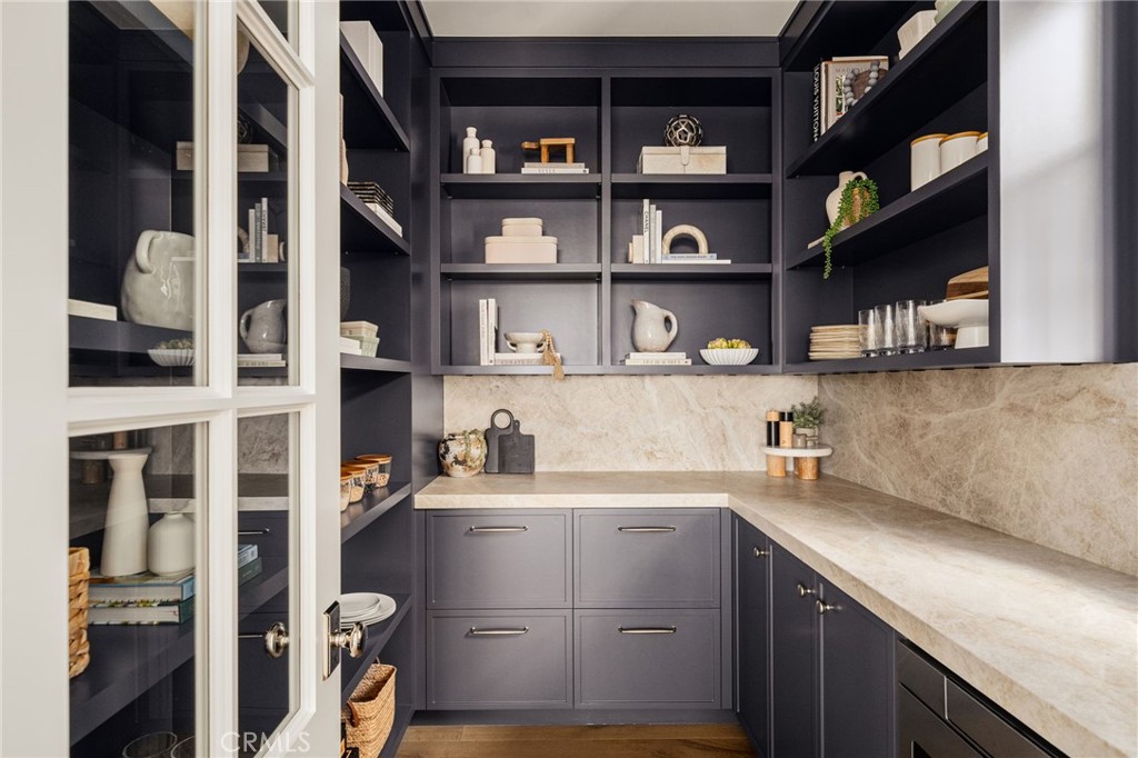 702 Saint James Place