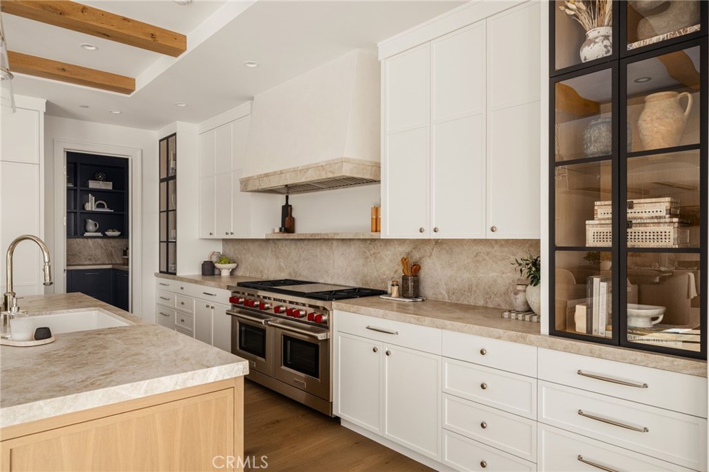 702 Saint James Place